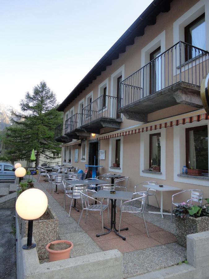 ホテルRistorante Garni Lavizzara Sornico エクステリア 写真